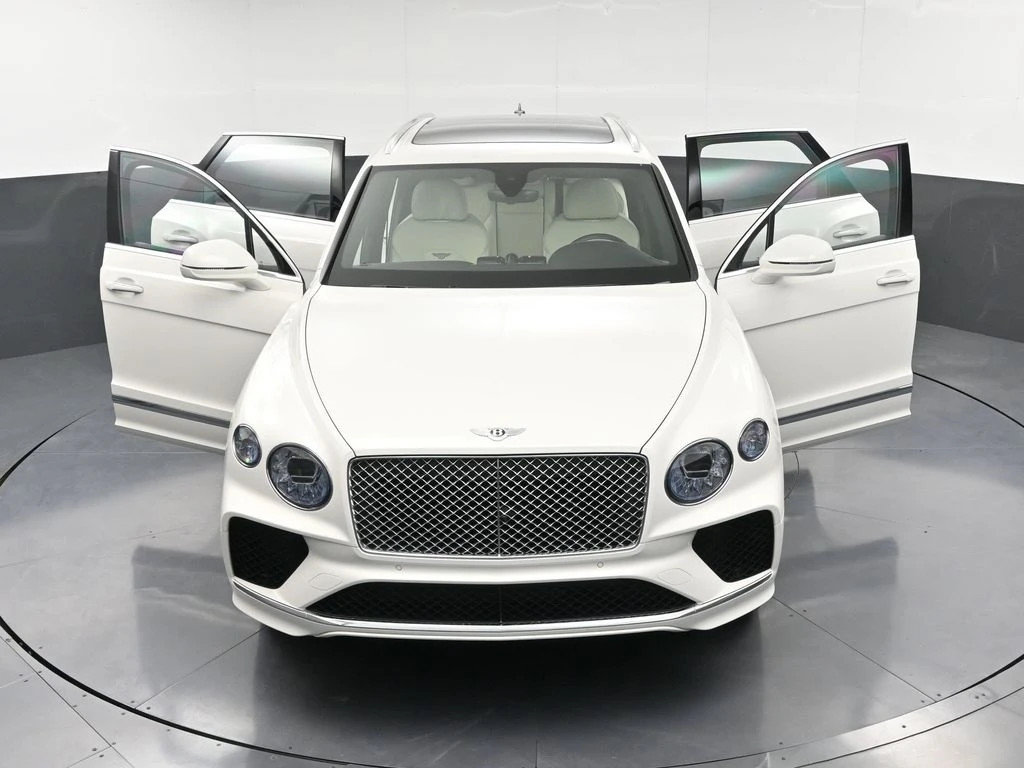 Certified 2023 Bentley Bentayga Plug-In Hybrid AWD/4WD image 35