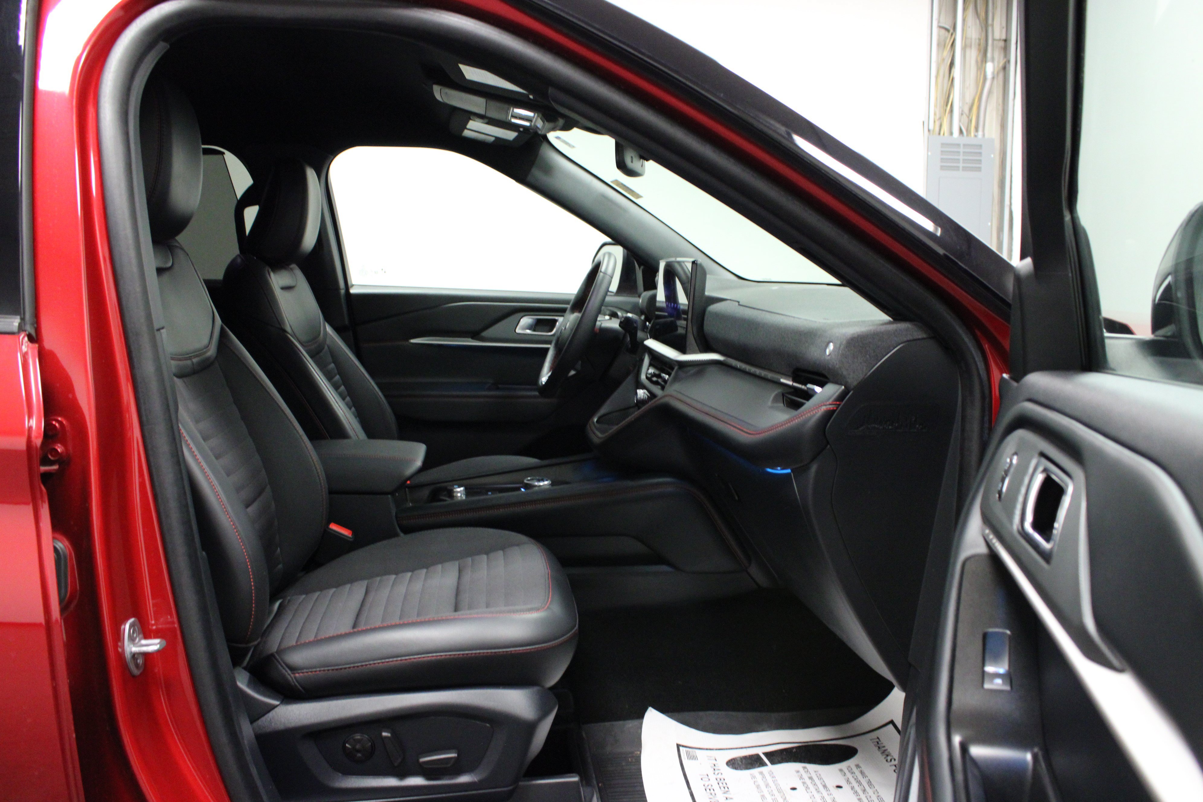 Used 2025 Ford Explorer ST-Line w/ Premium Package RWD image 17