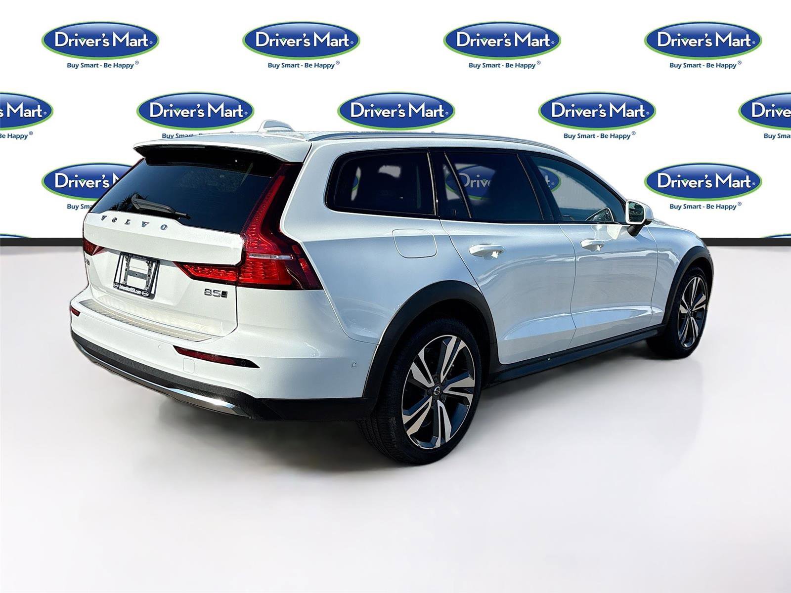 Used 2025 Volvo V60 B5 Cross Country Plus image 7
