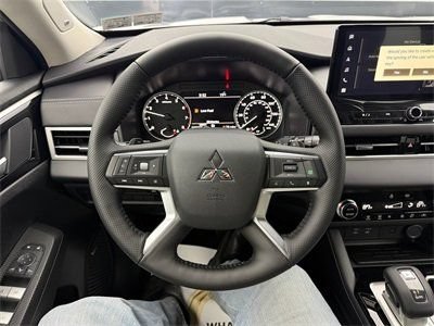 New 2026 Mitsubishi Outlander SE FWD image 15