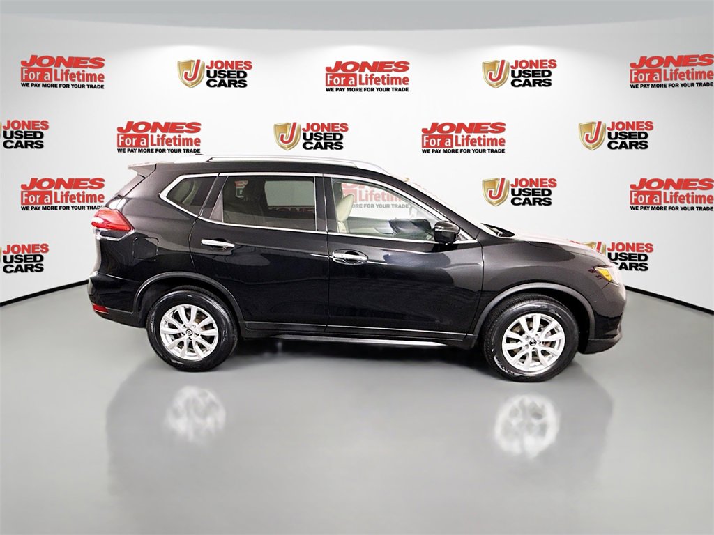 Used 2017 Nissan Rogue SV image 16