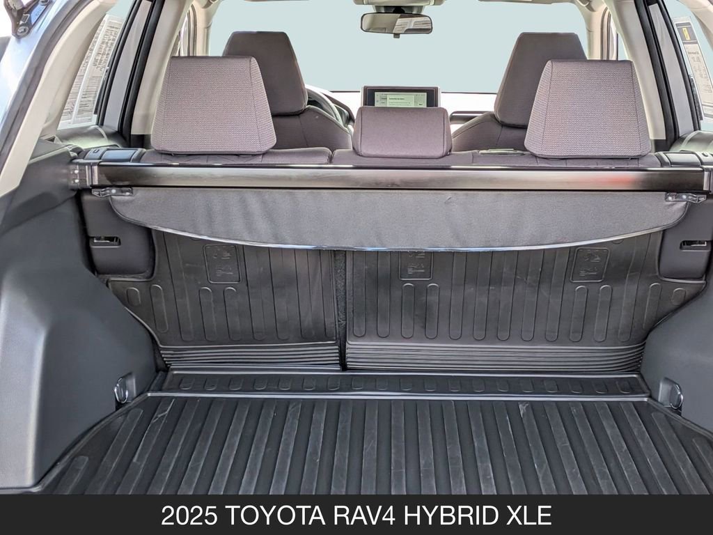 Used 2025 Toyota RAV4 XLE AWD/4WD image 20