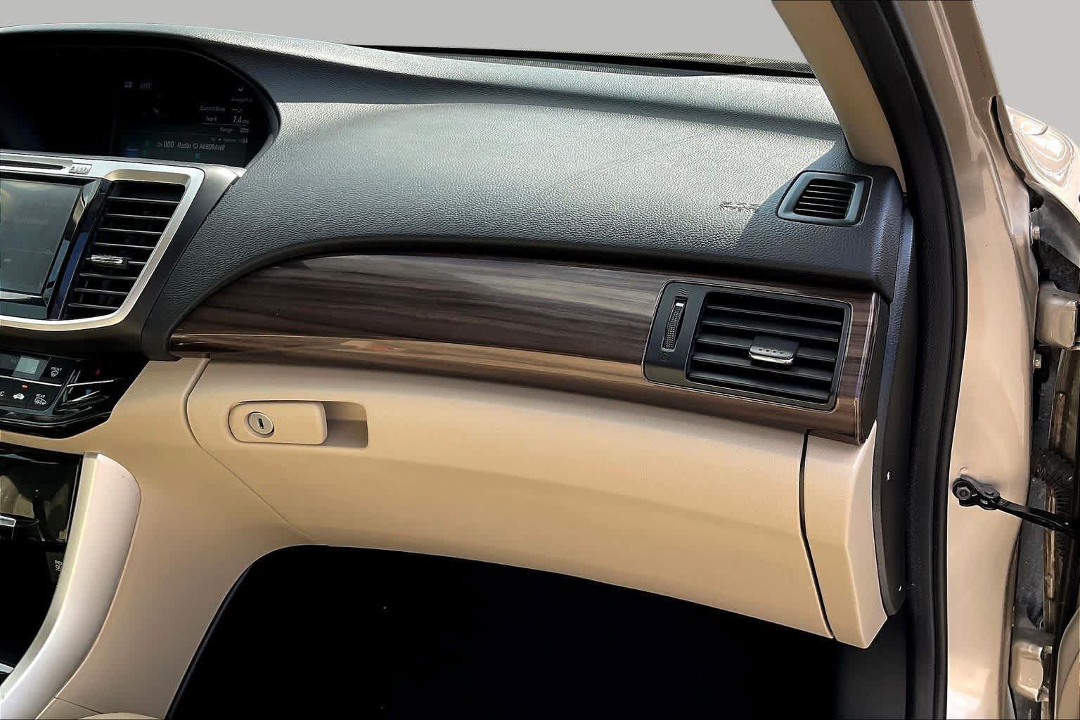 Used 2017 Honda Accord EX-L image 19