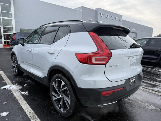 Used 2020 Volvo XC40 T5 R-Design image 3