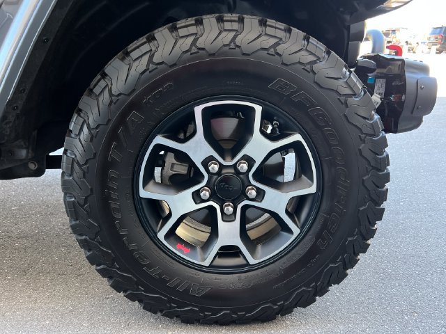Used 2018 Jeep Wrangler Unlimited Sahara AWD/4WD image 11