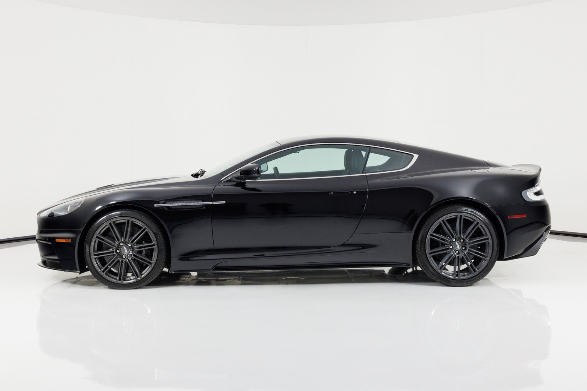 Used 2009 Aston Martin DBS Coupe RWD image 6