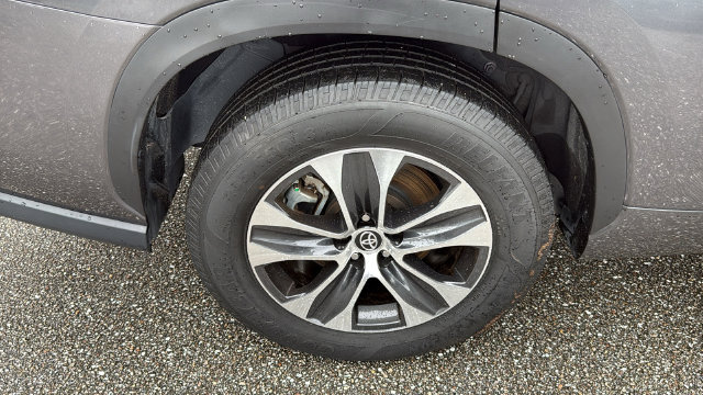 Used 2023 Toyota Highlander XLE FWD image 13