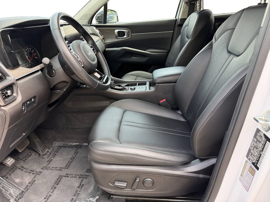 Certified 2023 Kia Sorento S w/ Panoramic Sunroof Package AWD/4WD image 17