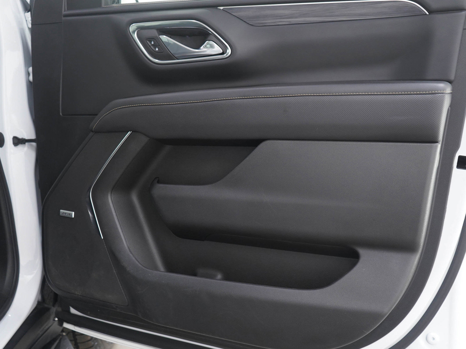 Used 2023 GMC Yukon SLT w/ SLT Luxury Package image 9