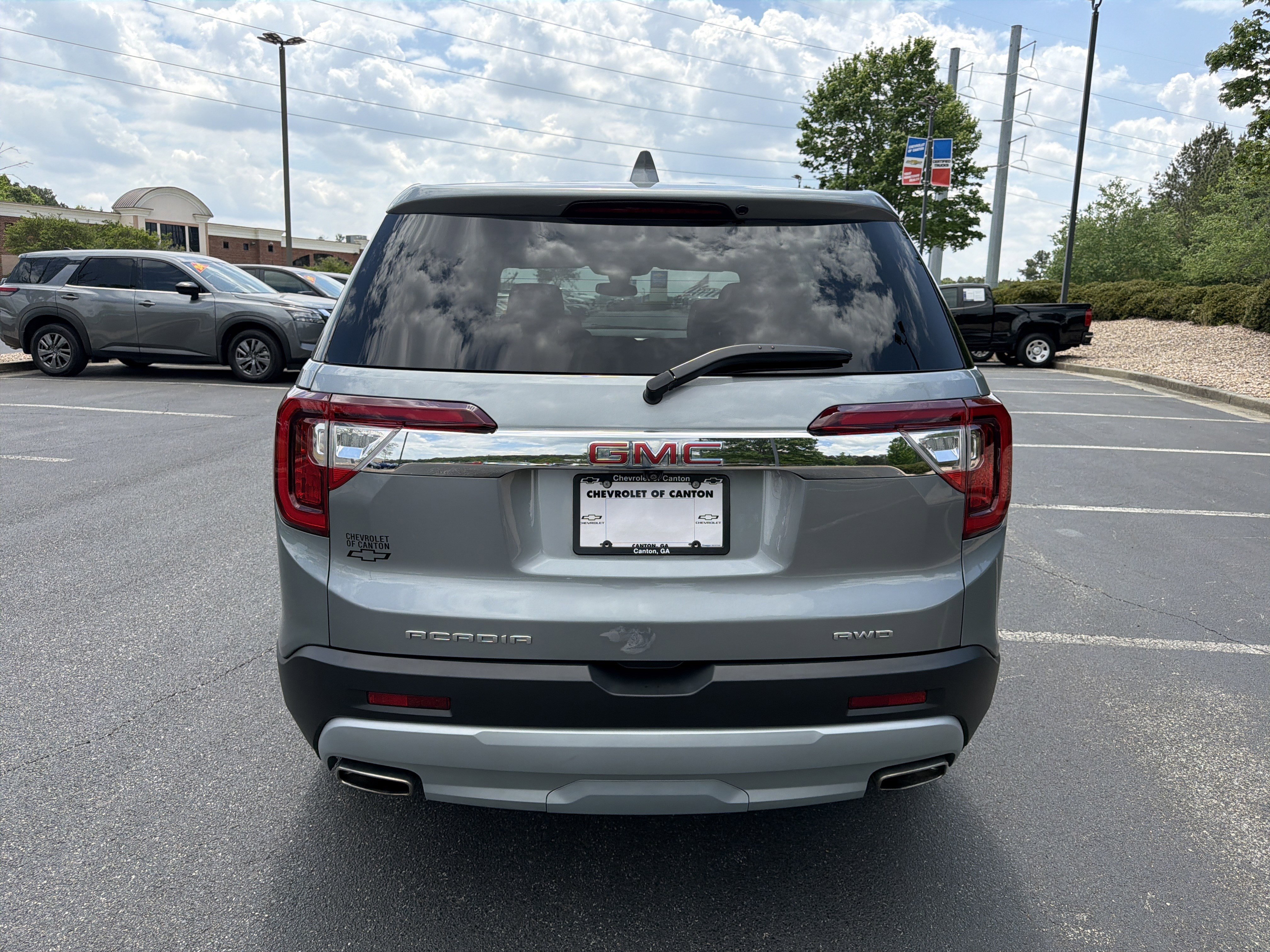 Used 2023 GMC Acadia SLE AWD/4WD image 6