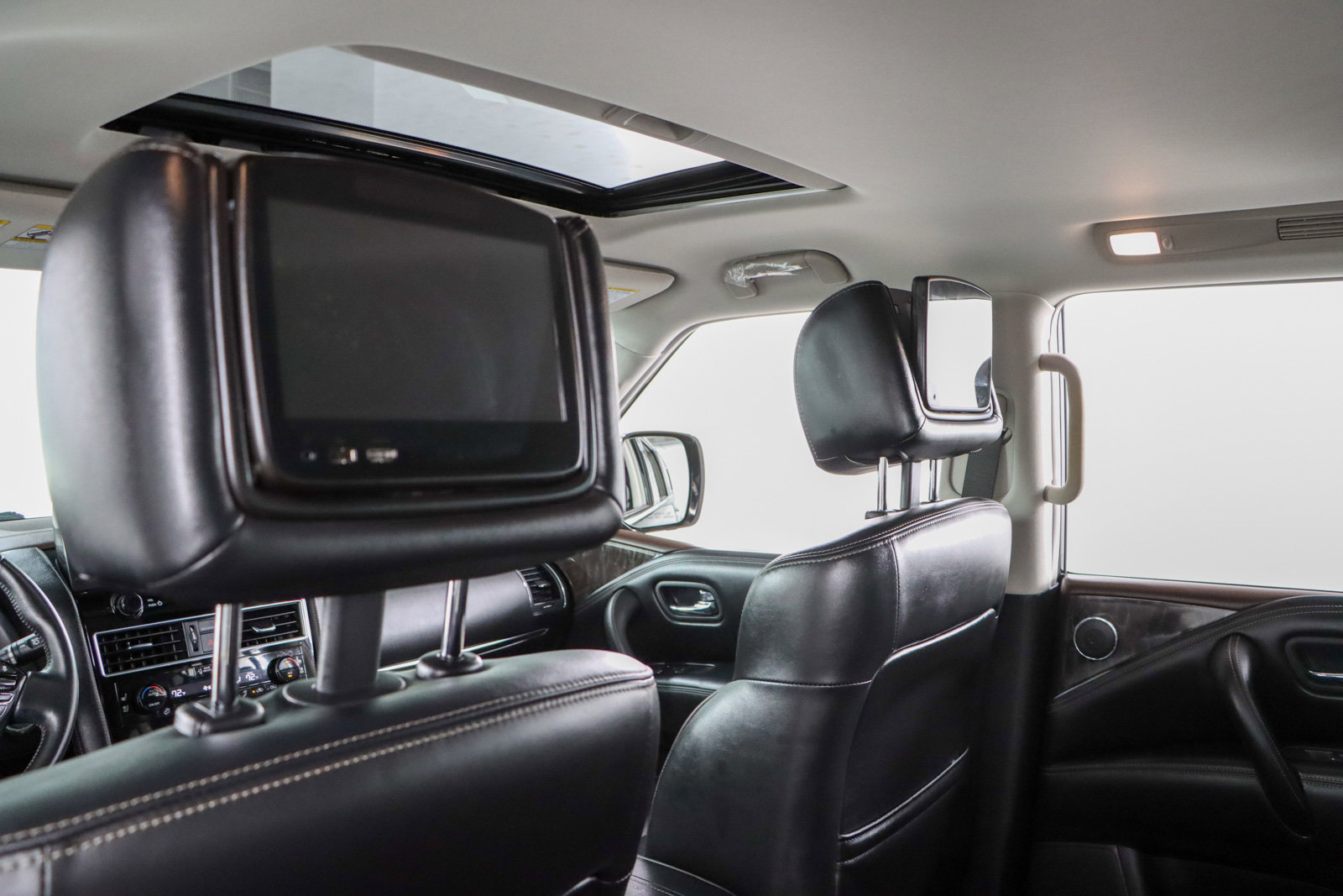 Used 2023 Nissan Armada Platinum w/ Captain's Chairs Package image 25