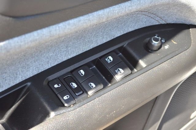 Used 2022 Jeep Compass Latitude w/ Sun and Sound Group AWD/4WD image 16