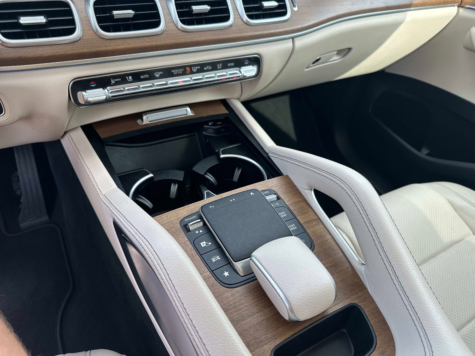 Certified 2022 Mercedes-Benz GLE 350 4MATIC w/ Premium Package image 22