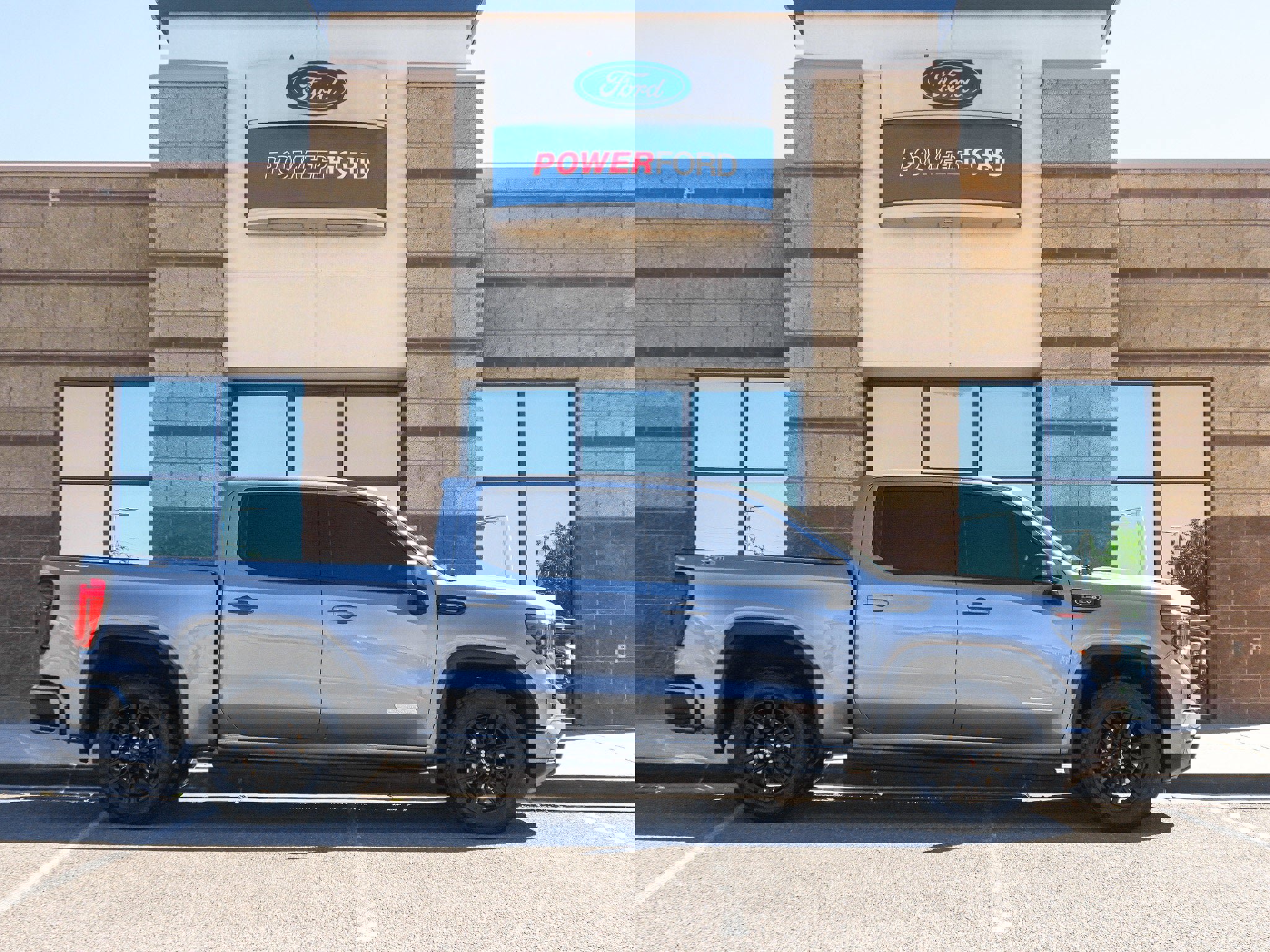 Used 2025 GMC Sierra 1500 Elevation w/ Preferred Package AWD/4WD image 5