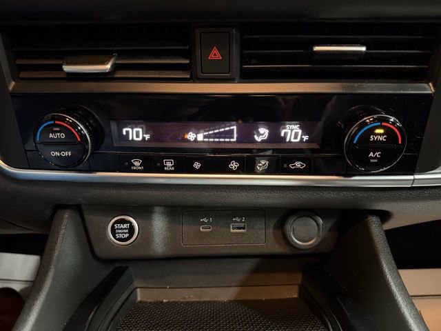 Used 2023 Nissan Rogue SV image 39