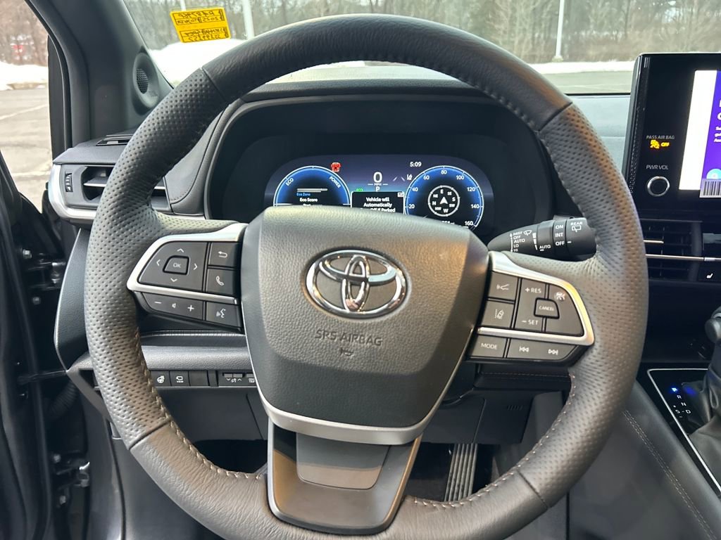 Used 2025 Toyota Sienna Platinum image 23