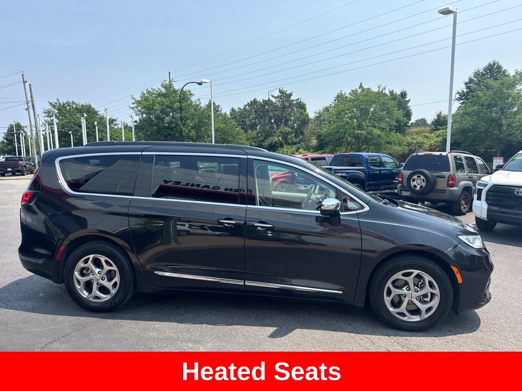 Used 2023 Chrysler Pacifica Limited FWD image 8