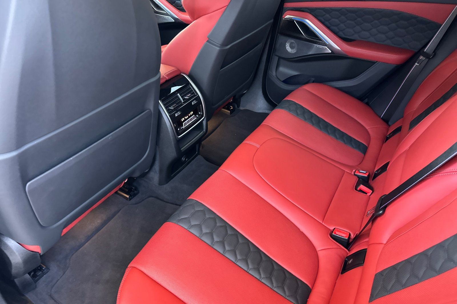 Used 2021 BMW X6 M w/ Competition Package image 11