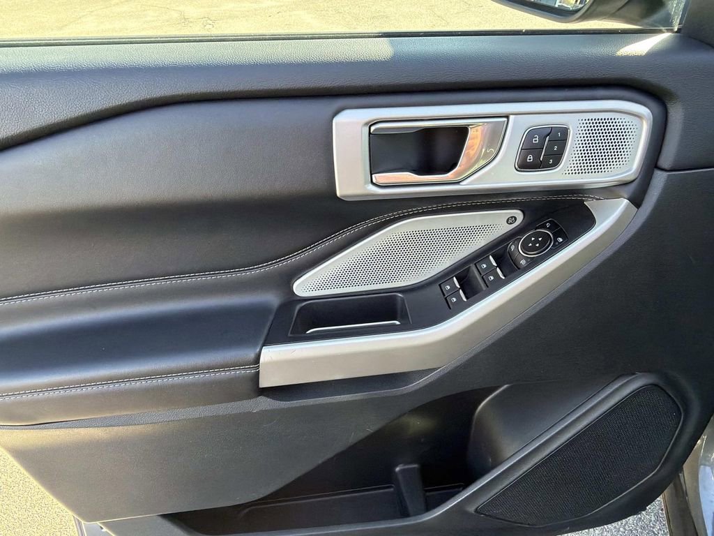 Certified 2022 Ford Explorer Limited w/ Limited Technology Package image 18