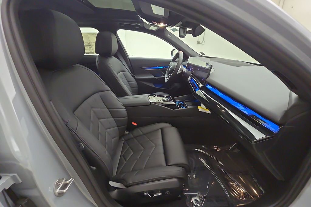 New 2025 BMW i5 M60 w/ Premium Package image 31