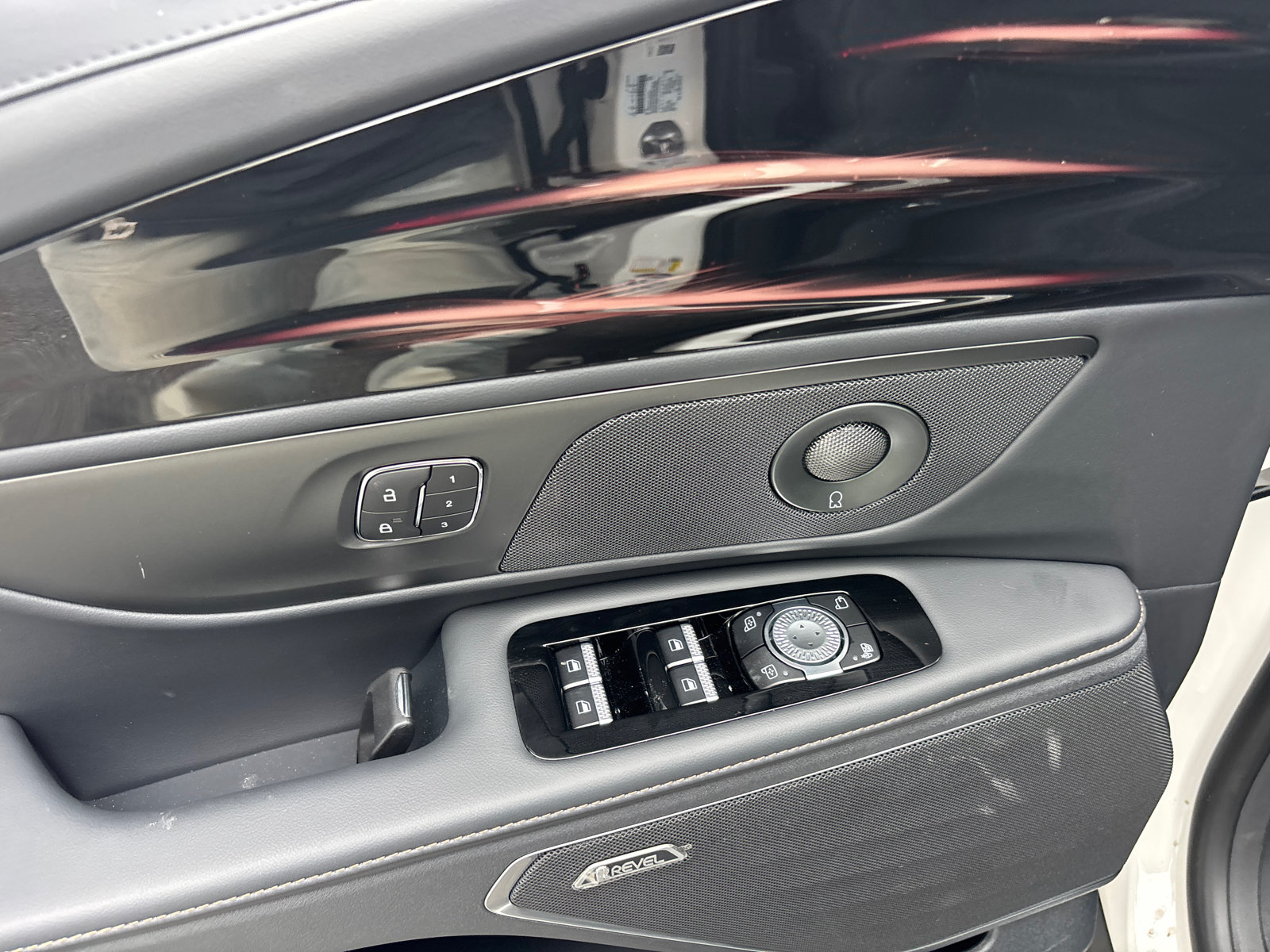New 2026 Lincoln Nautilus Reserve AWD/4WD image 12