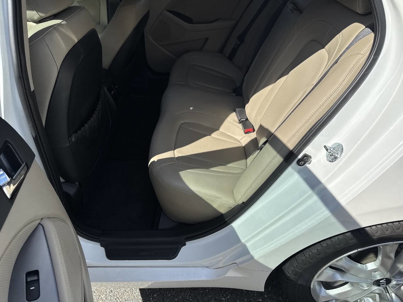 Used 2011 Kia Optima EX image 13