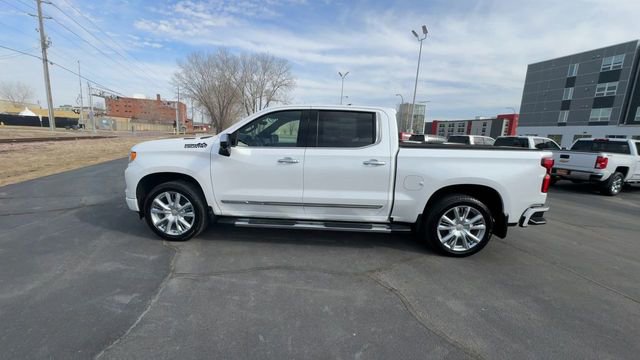 Used 2024 Chevrolet Silverado 1500 High Country w/ High Country Premium Package AWD/4WD image 5