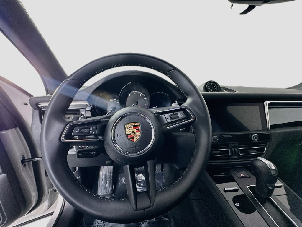 Certified 2023 Porsche Macan AWD/4WD image 12