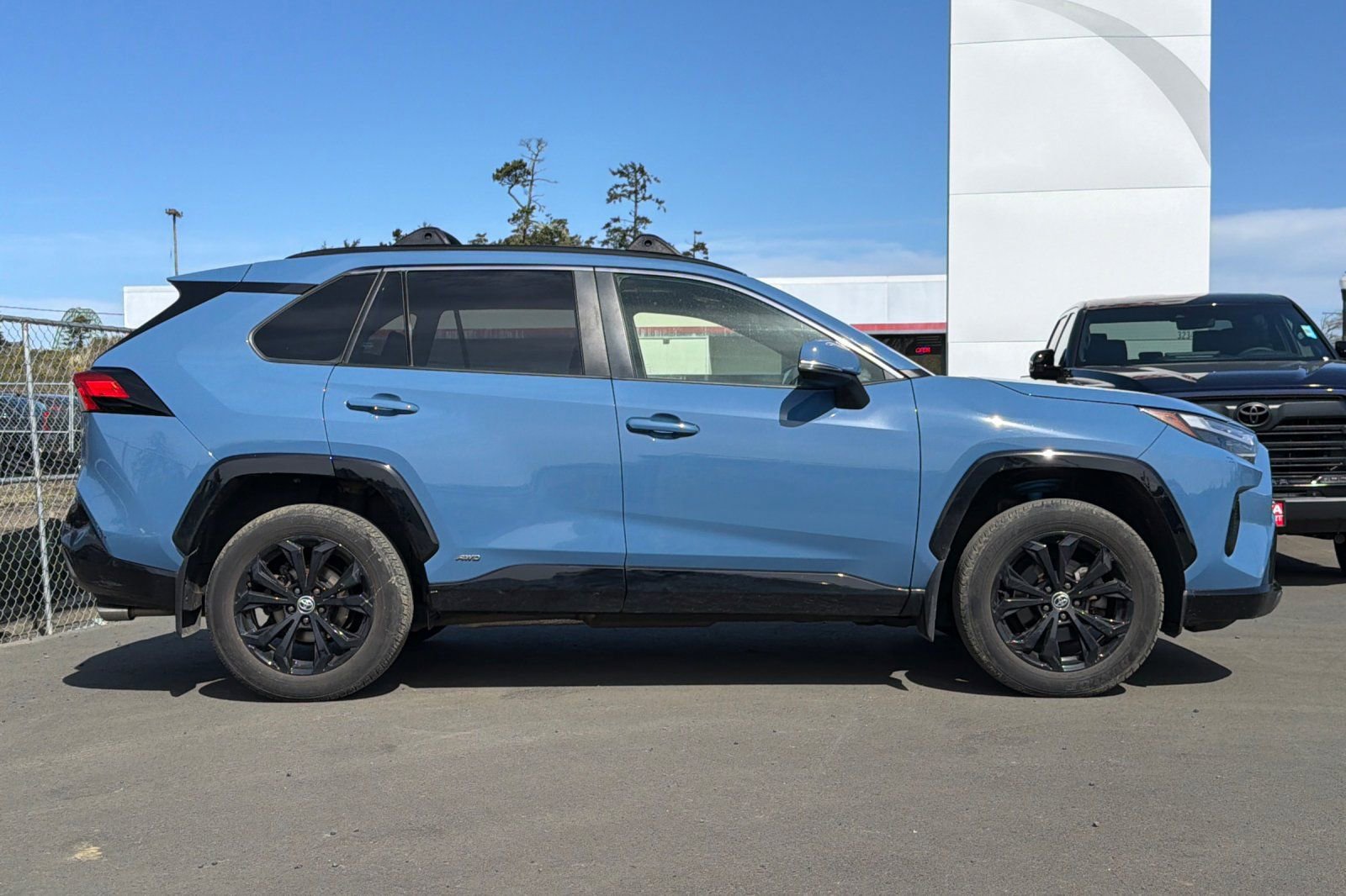 Used 2023 Toyota RAV4 SE w/ Convenience Package image 3