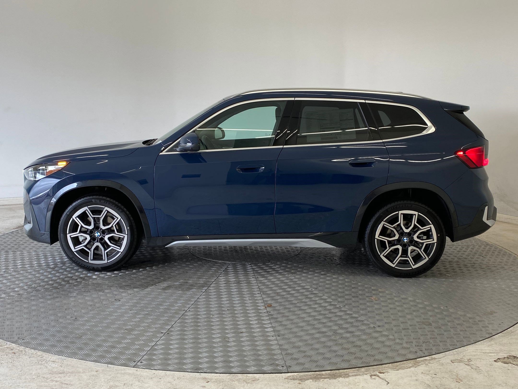 New 2026 BMW X1 xDrive28i w/ Technology Package AWD/4WD image 2