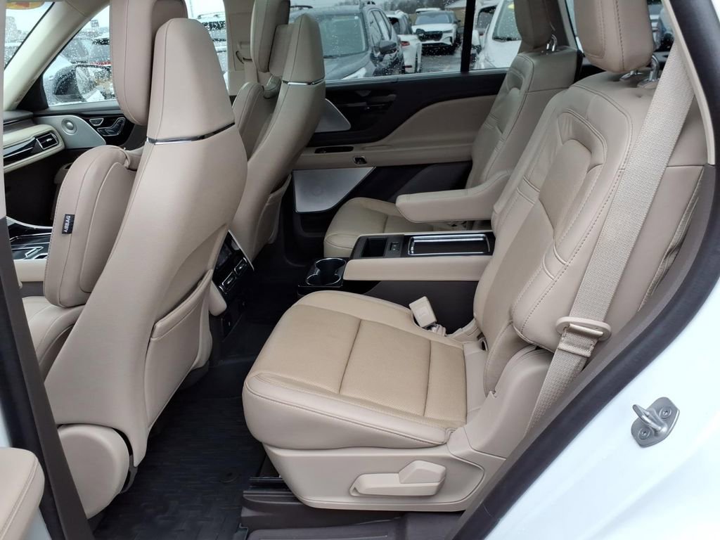 Used 2023 Lincoln Aviator Reserve w/ Equipment Group 201A image 12