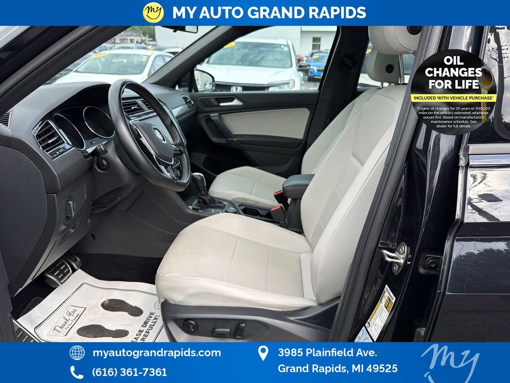 Used 2020 Volkswagen Tiguan SE R-Line w/ 3rd Row Seat Package AWD/4WD image 9