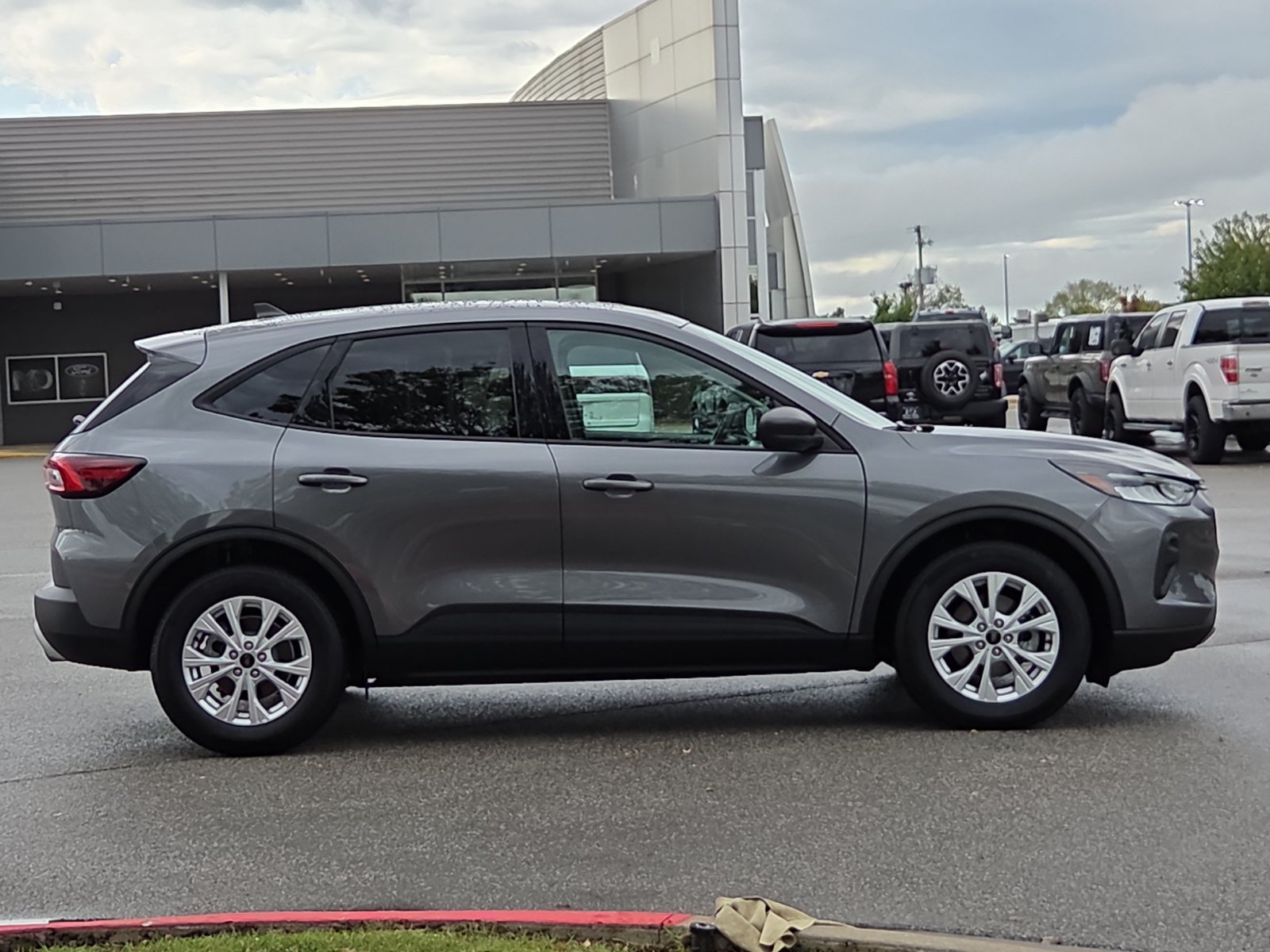 Used 2025 Ford Escape Active FWD image 6