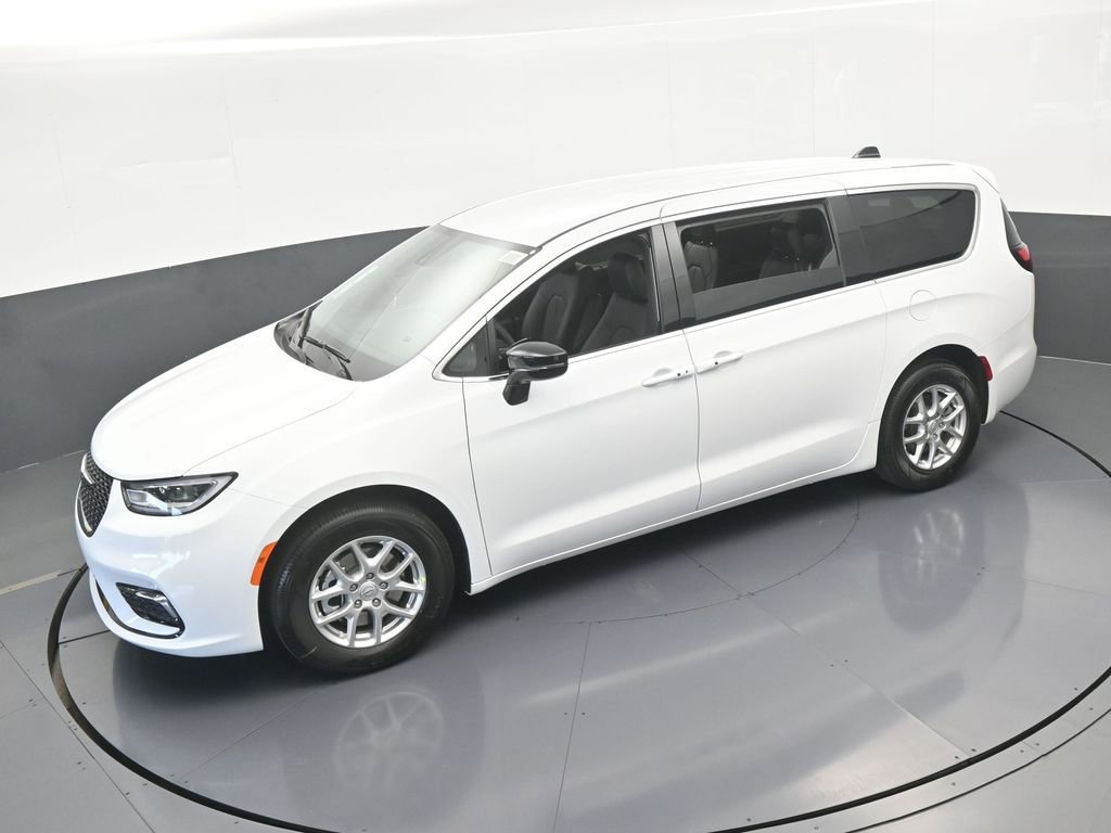 Used 2025 Chrysler Pacifica Select FWD image 43
