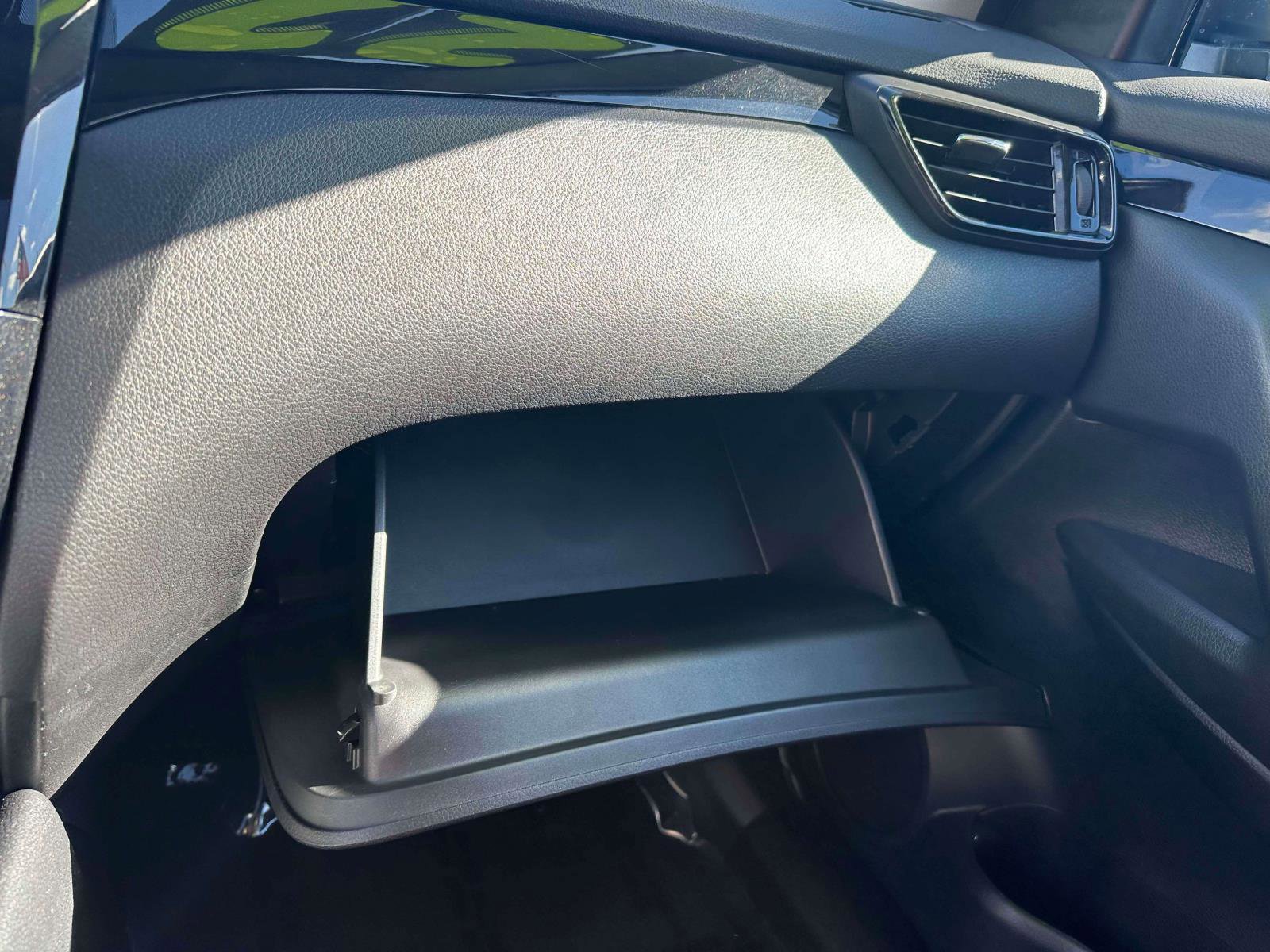 Used 2022 Nissan Rogue Sport SL w/ Premium Package image 36