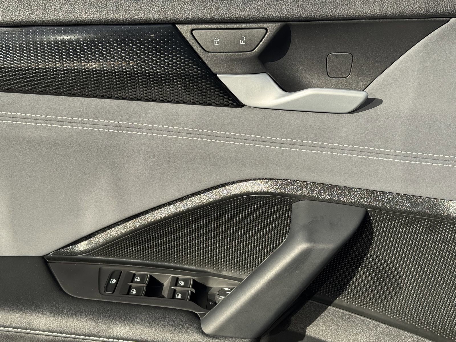 Used 2025 Volkswagen Tiguan SE image 20