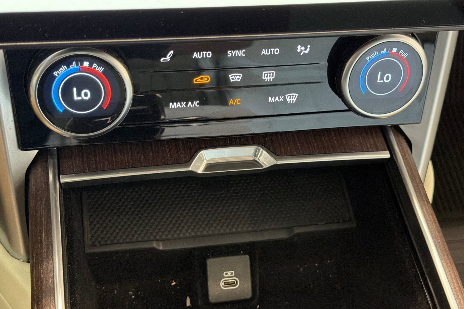 Used 2023 Land Rover Range Rover SE AWD/4WD image 18