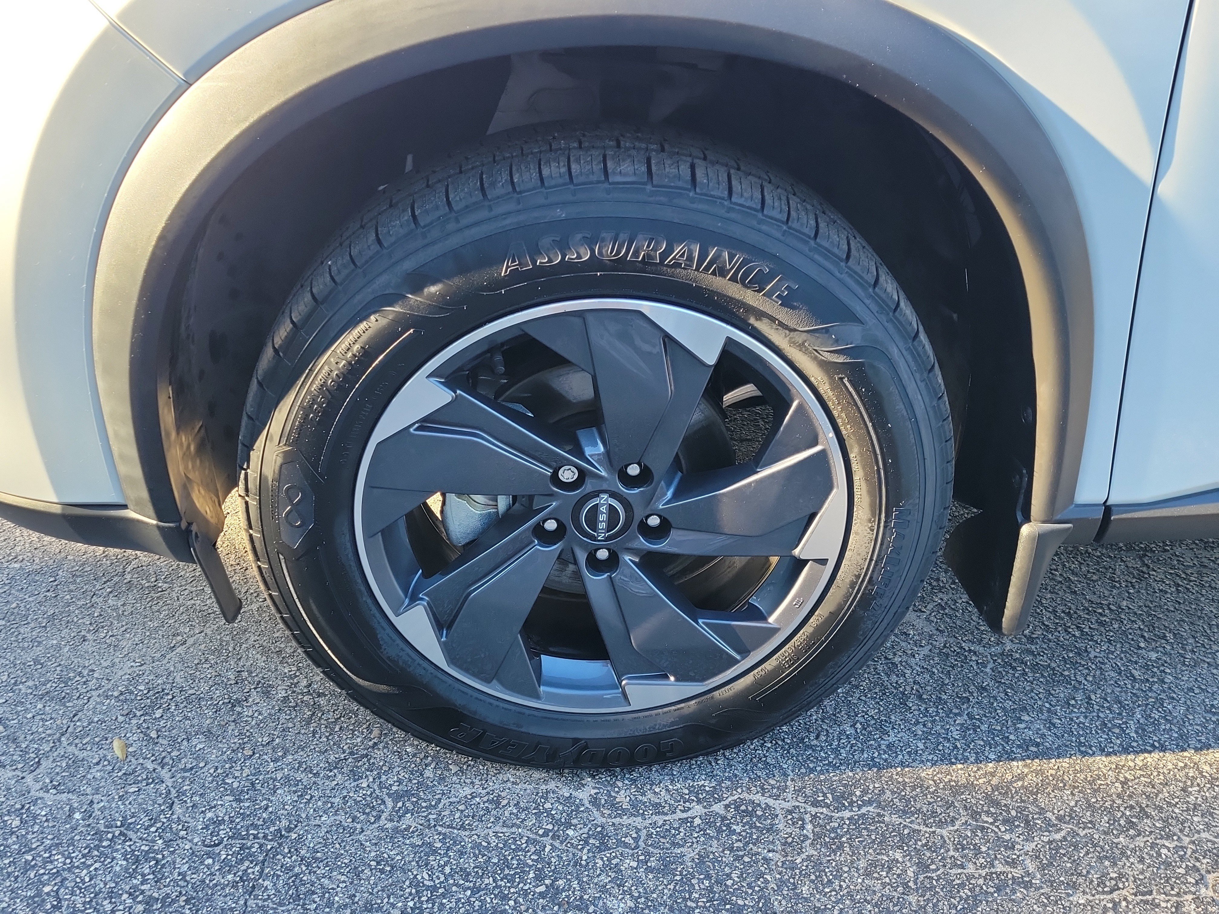Certified 2024 Nissan Rogue SV w/ SV Premium Package FWD image 4