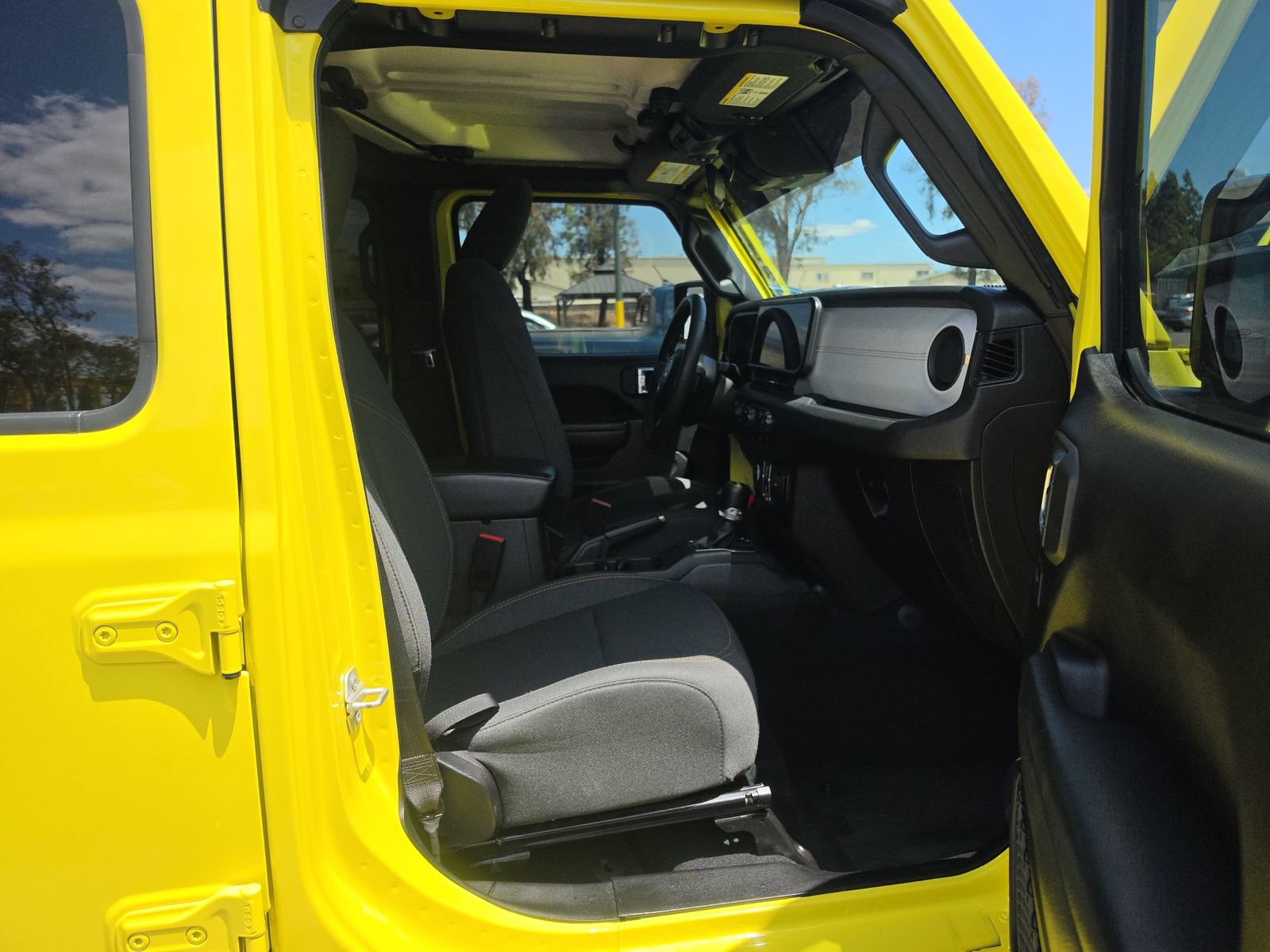 Used 2024 Jeep Wrangler Unlimited AWD/4WD image 15