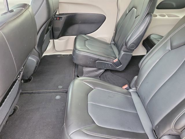 Used 2024 Chrysler Pacifica Touring-L image 14