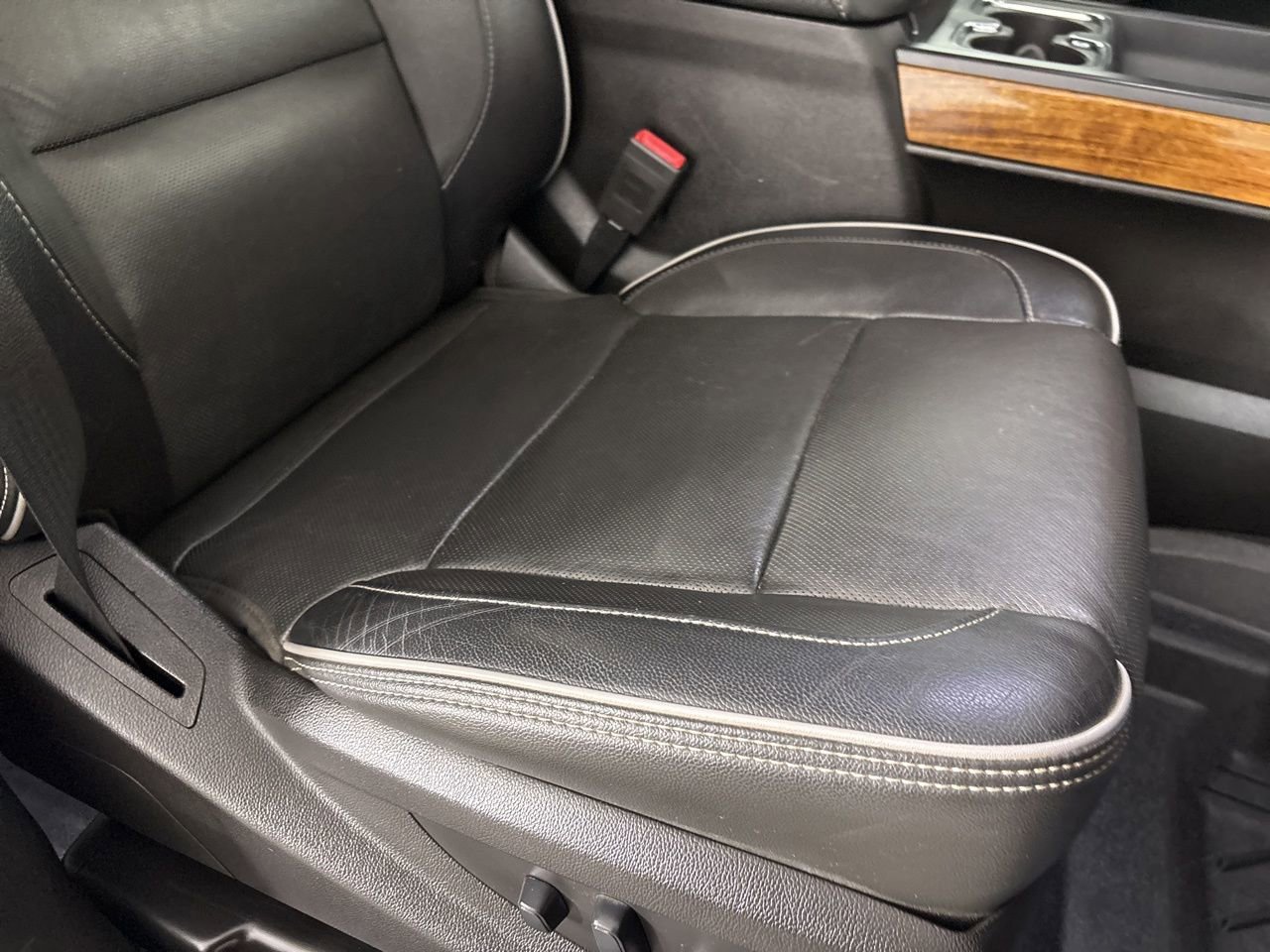 Used 2019 Chevrolet Silverado 2500 High Country w/ Duramax Plus Package AWD/4WD image 29