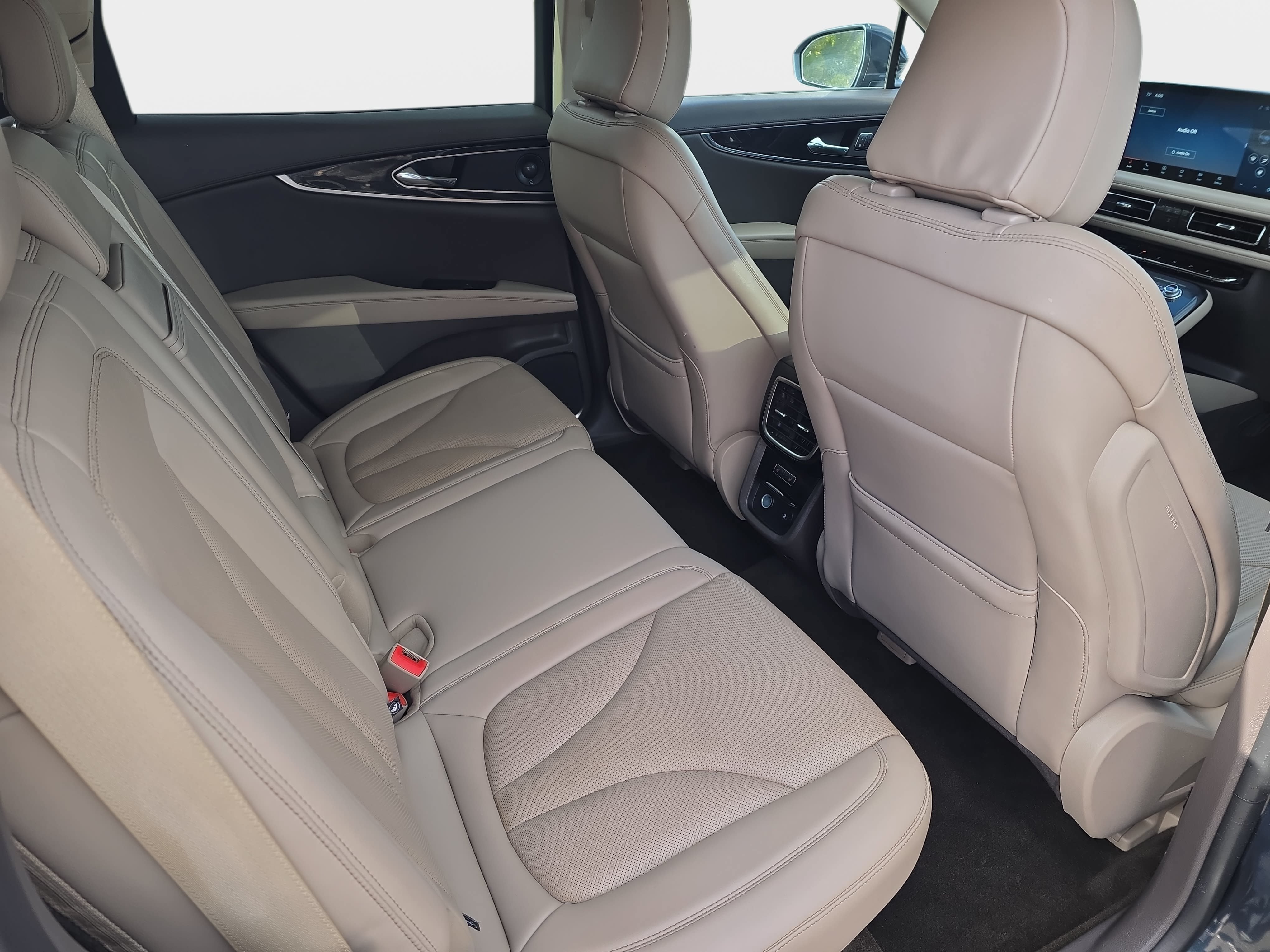 Used 2023 Lincoln Nautilus Reserve w/ Equipment Group 201A AWD/4WD image 11