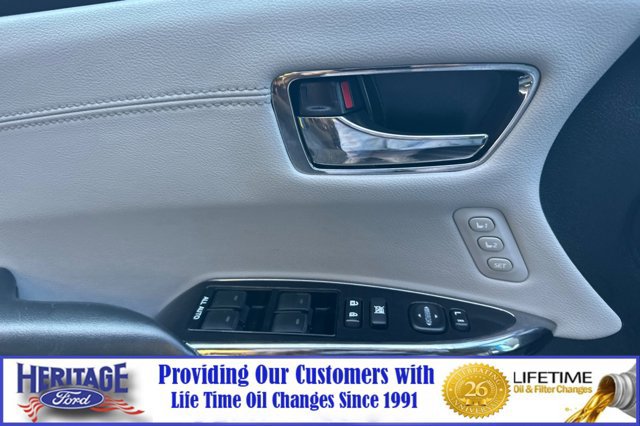 Used 2018 Toyota Avalon XLE Premium w/ Carpet Mat Package FWD image 11