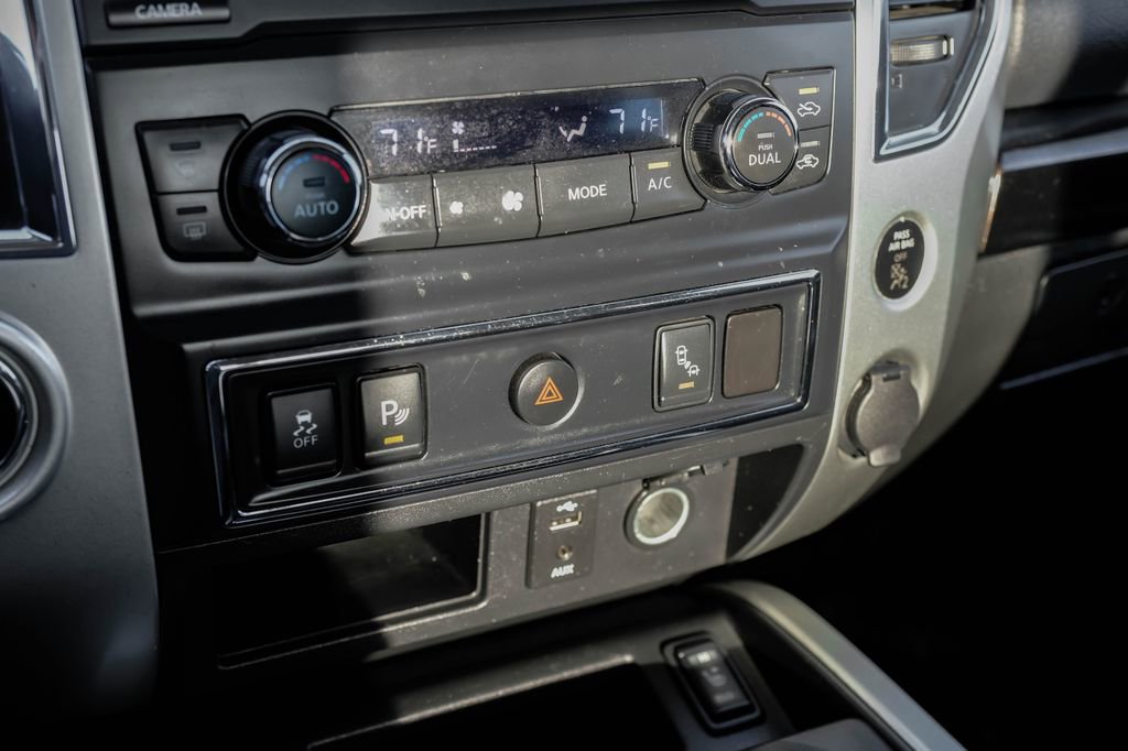 Used 2017 Nissan Titan SV image 23