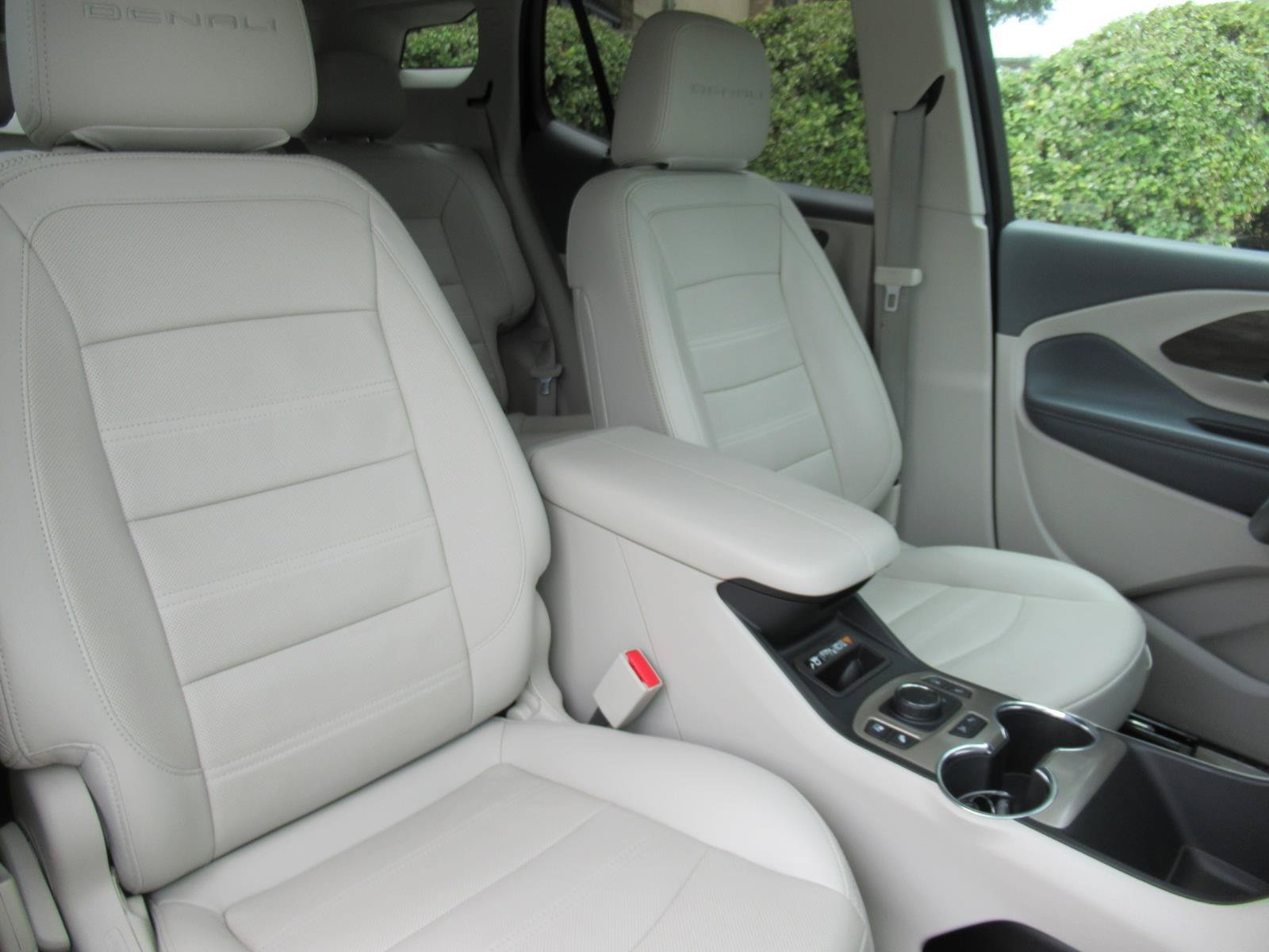 Used 2022 GMC Terrain Denali w/ Denali Premium Package AWD/4WD image 8