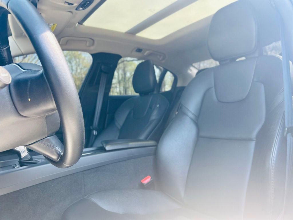 Used 2020 Volvo S60 T5 Momentum image 24