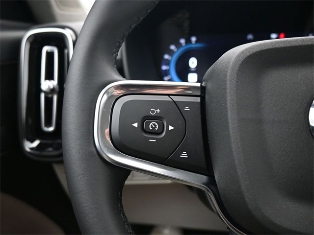 Used 2024 Volvo XC40 B5 Ultimate w/ Protection Package Premier image 25