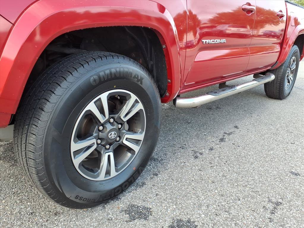 Used 2017 Toyota Tacoma TRD Sport w/ Premium & Technology Package AWD/4WD image 9