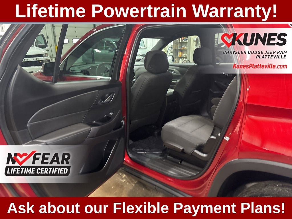 Used 2023 Chevrolet Traverse LT image 17