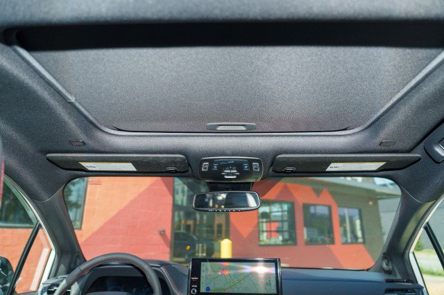 Used 2025 Toyota Sienna XSE w/ XSE Plus Package image 13